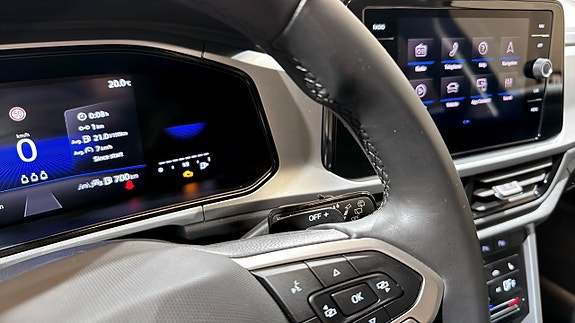 Volkswagen T-Roc 17 of 19
