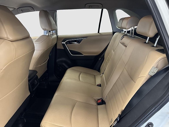 Toyota RAV4 5 of 13