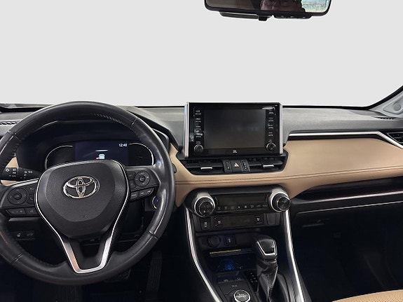 Toyota RAV4 8 of 13