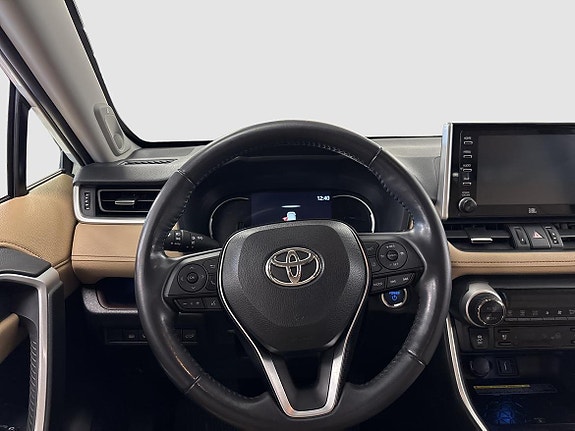 Toyota RAV4 9 of 13