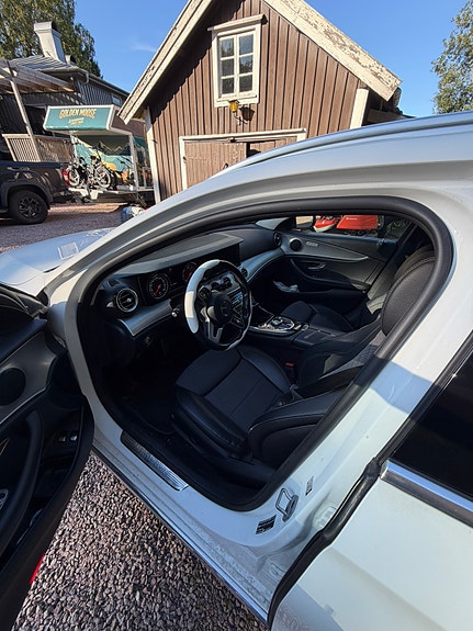 Mercedes-Benz E200 5 of 8