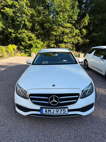 Mercedes-Benz E200 8 of 8