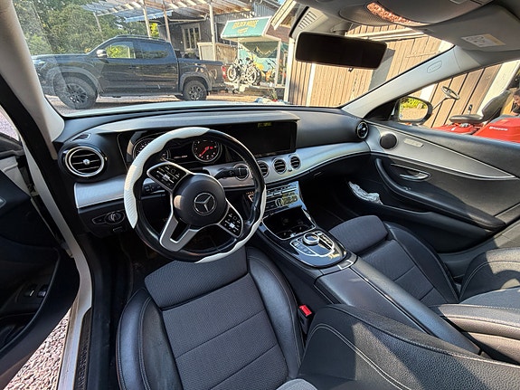 Mercedes-Benz E200 6 of 8