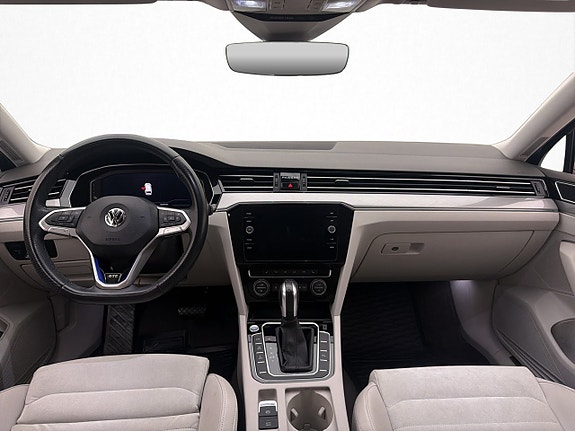 Volkswagen Passat 13 of 28