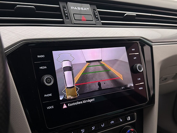 Volkswagen Passat 18 of 28