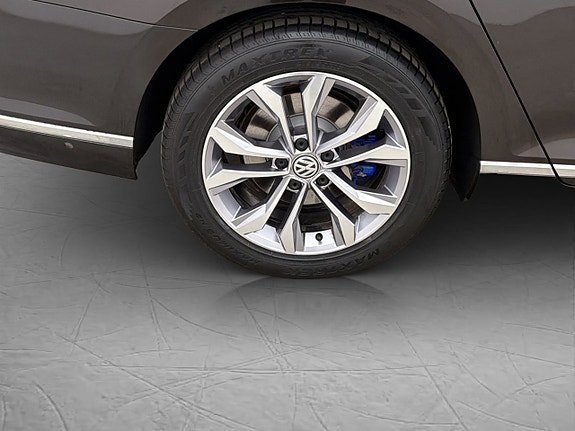 Volkswagen Passat 27 of 28