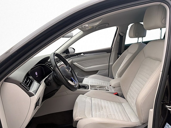 Volkswagen Passat 12 of 28