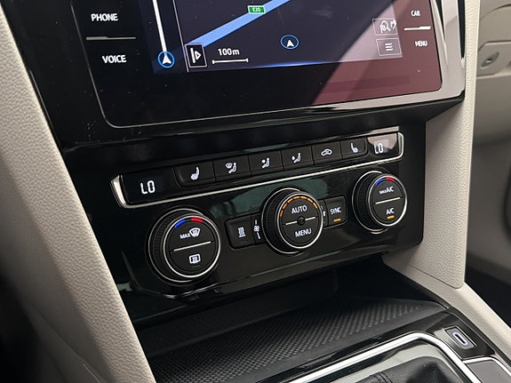 Volkswagen Passat 21 of 28