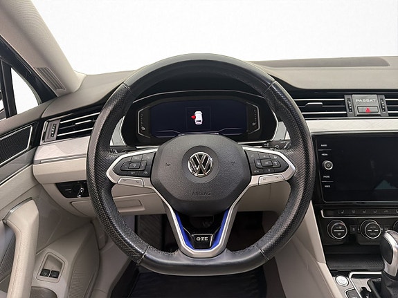 Volkswagen Passat 15 of 28