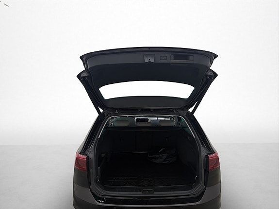 Volkswagen Passat 10 of 28