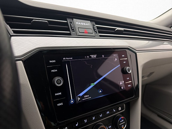 Volkswagen Passat 19 of 28