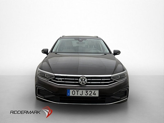 Volkswagen Passat 2 of 28