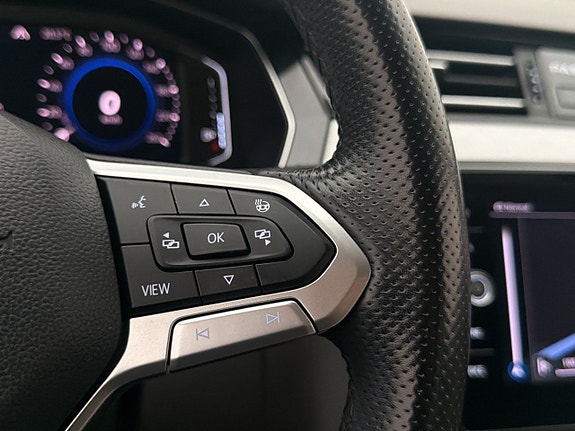 Volkswagen Passat 16 of 28