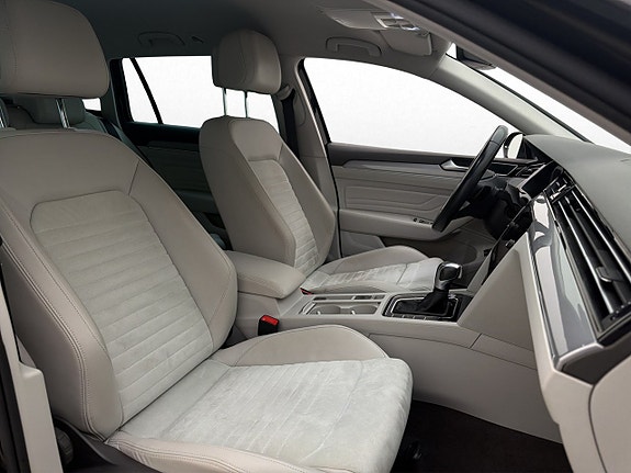 Volkswagen Passat 23 of 28