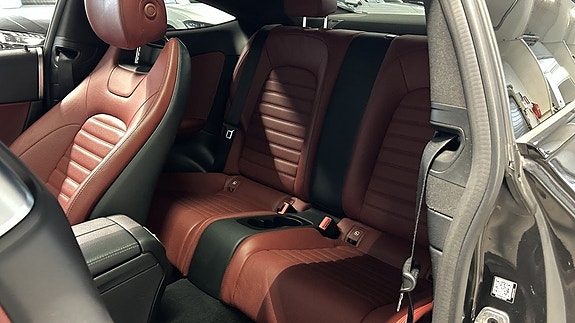 Mercedes-Benz C300 9 of 15