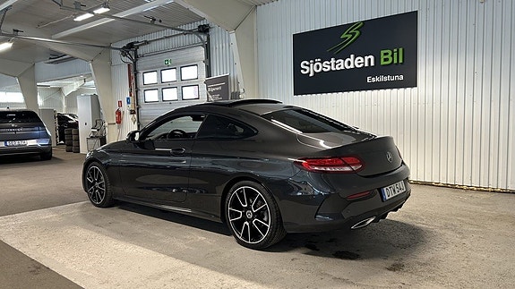 Mercedes-Benz C300 3 of 15