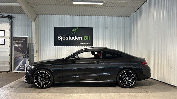 Mercedes-Benz C300 2 of 15