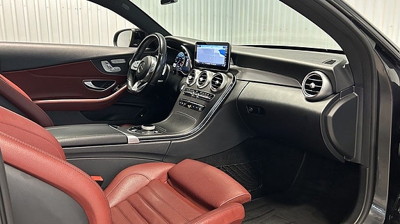 Mercedes-Benz C300 8 of 15