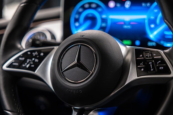 Mercedes-Benz EQE350 19 of 27