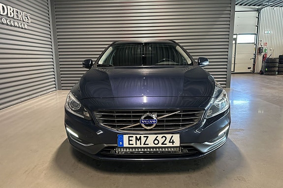 Volvo V60 2 of 18