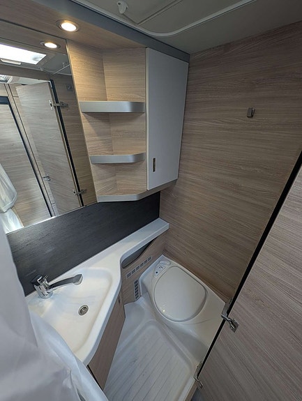 Knaus 540 UE 60 Years Edition 12 of 18