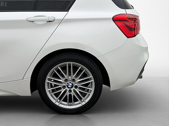 BMW 118i 26 of 28