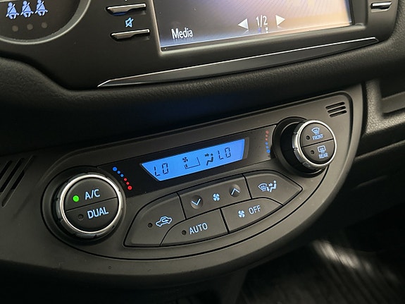 Toyota Yaris 18 of 22