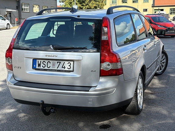 Volvo V50 3 of 5
