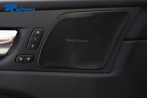 Volvo XC60 18 of 27