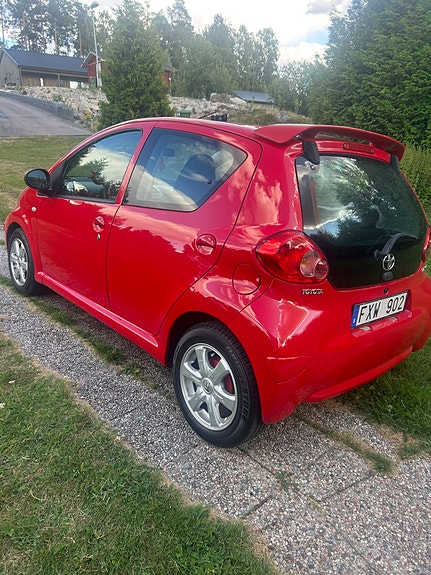 Toyota Aygo 2 of 7