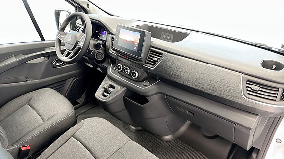 Renault Trafic 12 of 26