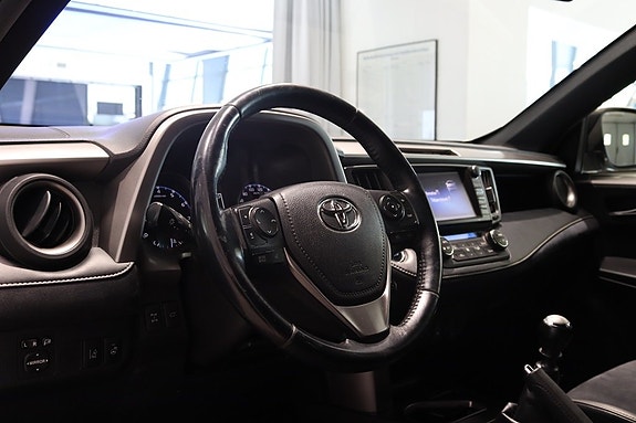 Toyota RAV4 6 of 23