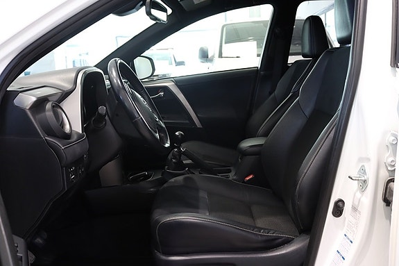 Toyota RAV4 4 of 23