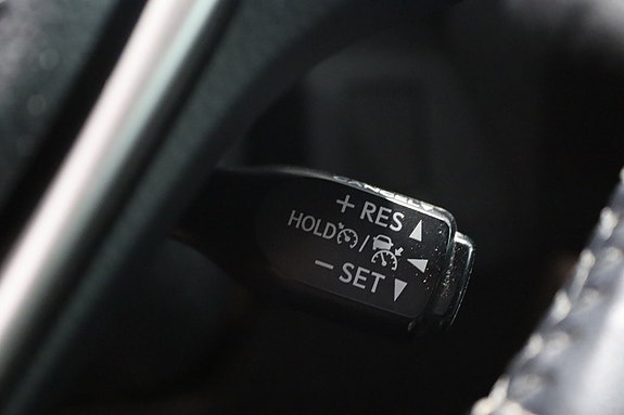 Toyota RAV4 10 of 23