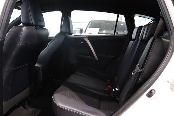 Toyota RAV4 5 of 23