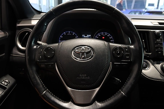 Toyota RAV4 7 of 23