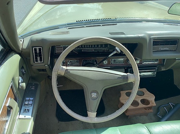 Cadillac Deville 11 of 18