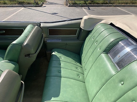 Cadillac Deville 13 of 18