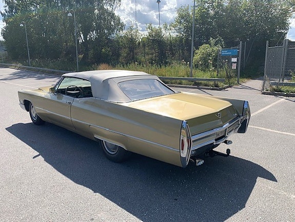 Cadillac Deville 3 of 18
