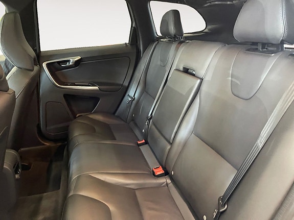 Volvo XC60 13 of 26