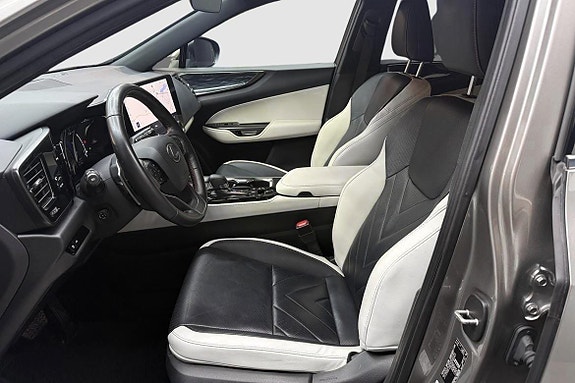 Lexus NX450h+ 12 of 19