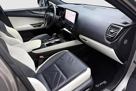 Lexus NX450h+ 15 of 19