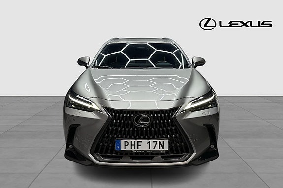 Lexus NX450h+ 8 of 19