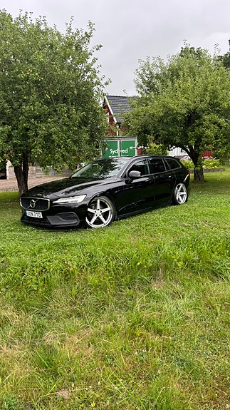 Volvo V60 2 of 4