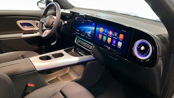 Mercedes-Benz GLB220 3 of 9