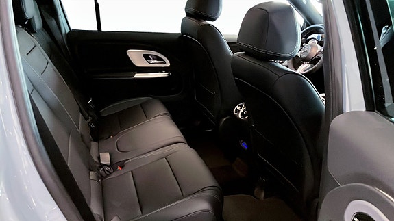 Mercedes-Benz GLB220 5 of 9