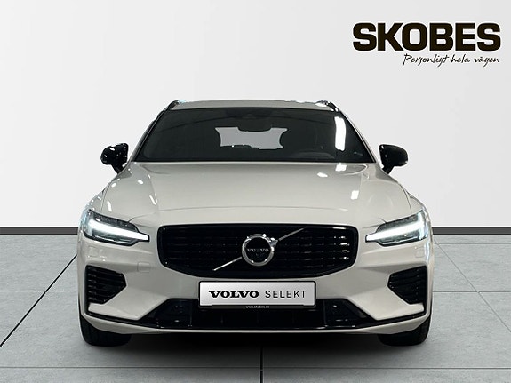 Volvo V60 2 of 20