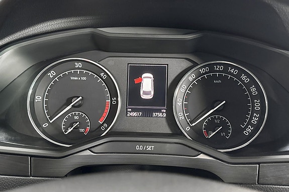 Skoda Superb 7 of 16