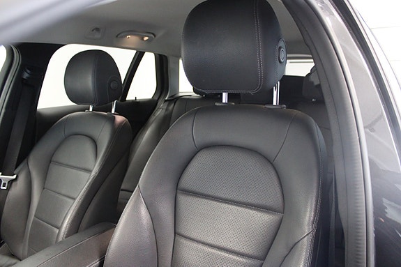 Mercedes-Benz C300 11 of 15