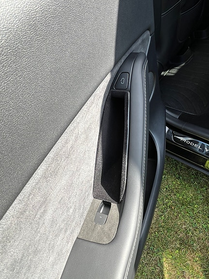 Tesla Model Y 9 of 12